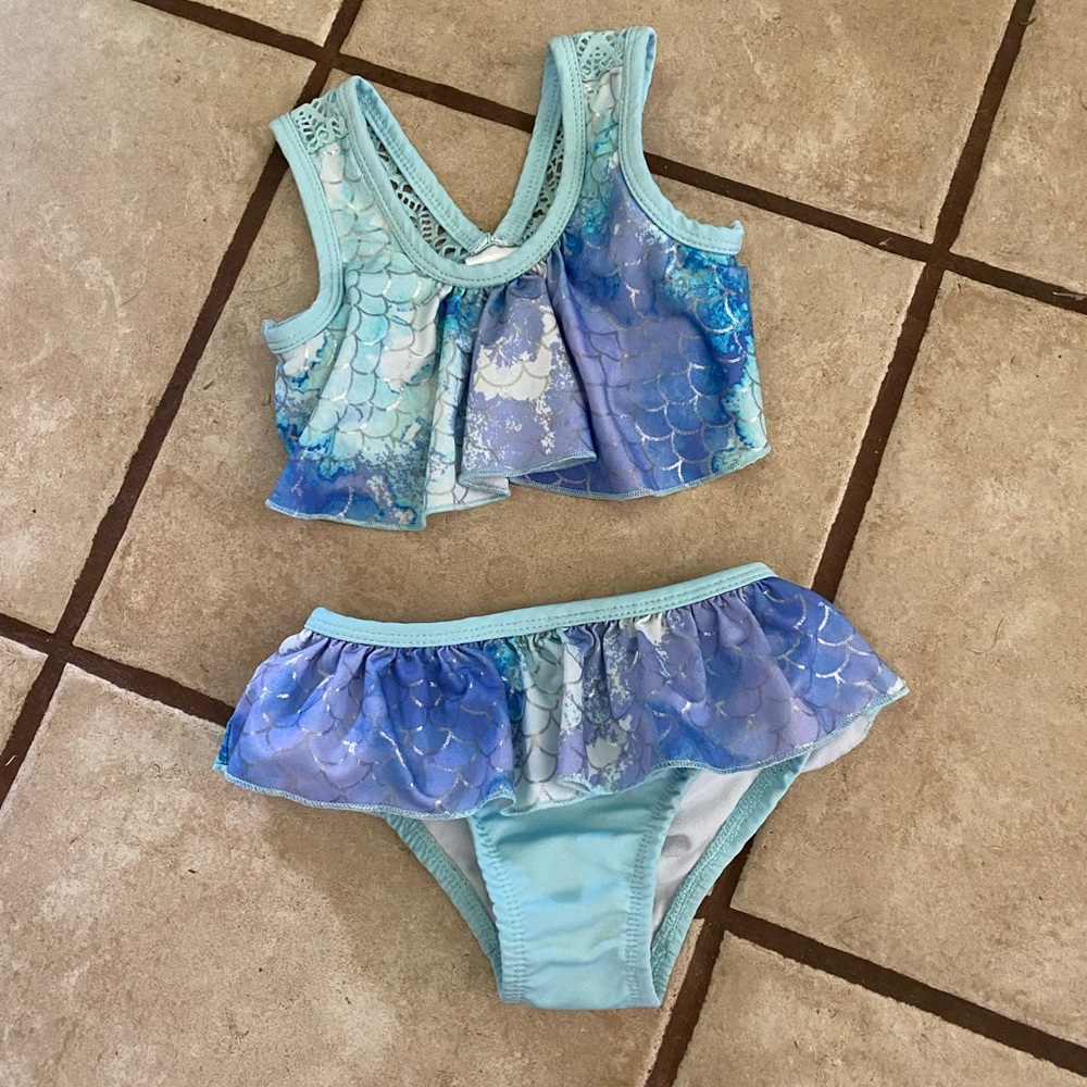 (A242)Toddler Girls 2 Piece Mermaid Swimsuit Size 2T Like Néw